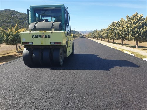 Bucak - Gündoğdu Köyü’nde 1.8 km sıcak asfalt yol yapım işimiz tamamlandı.