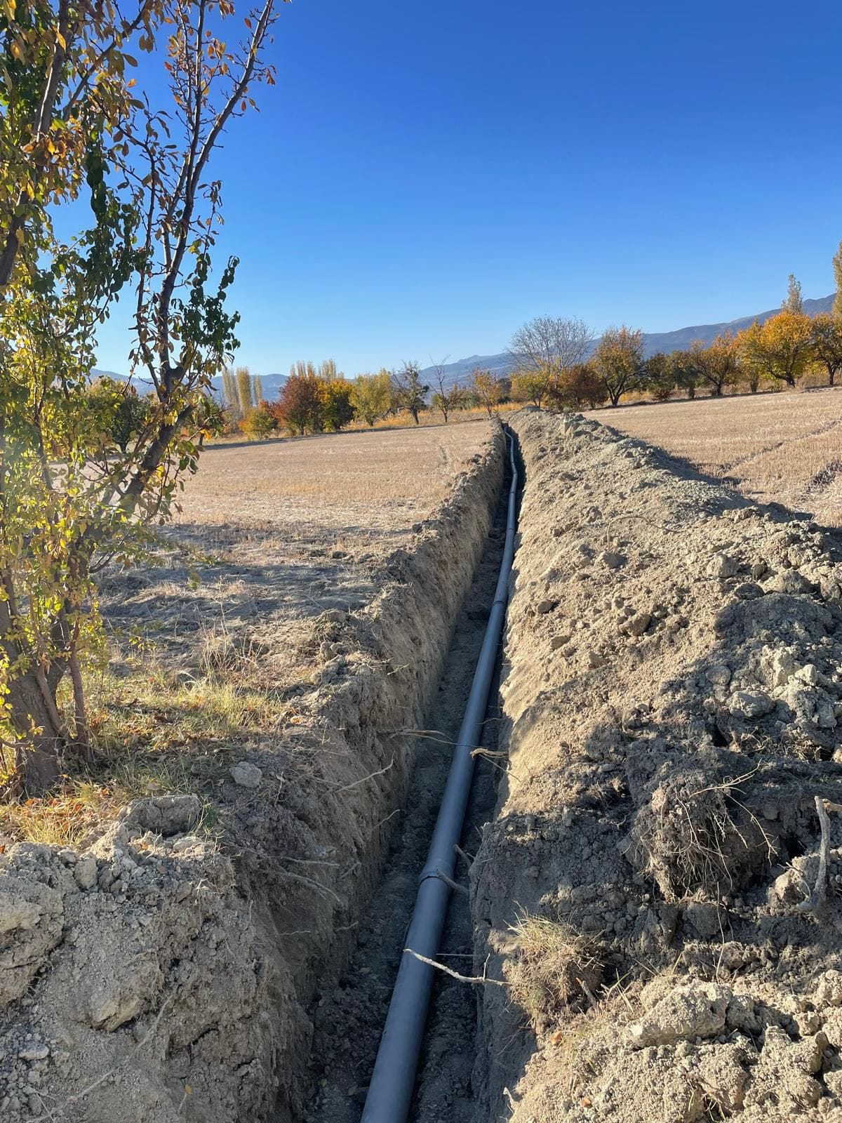 Merkez Suludere Köyü’nde 2500 metre kapalı sistem sulama tesisi çalışmamız tamamlandı. 